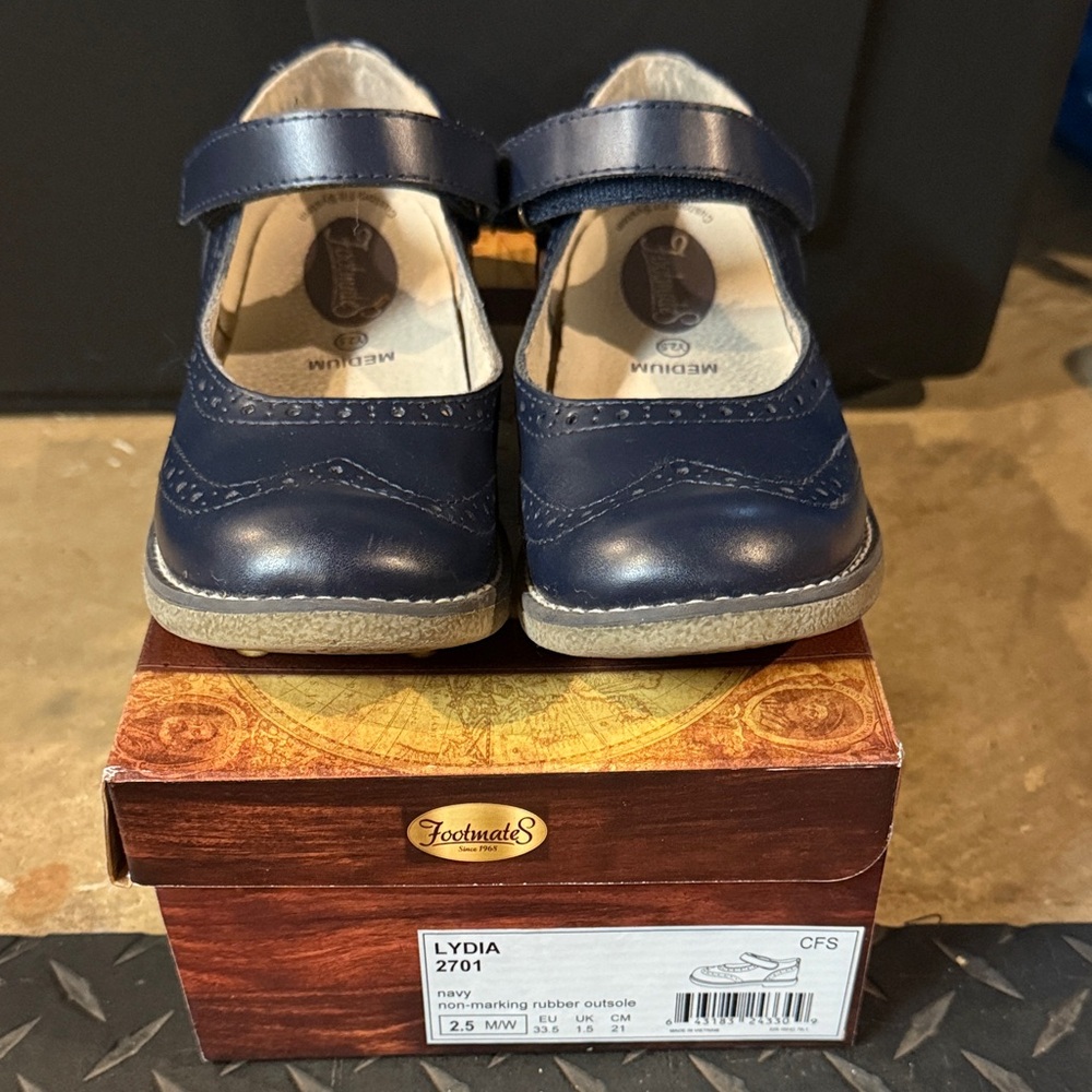 FootMates Lydia Dress Shoes in Navy